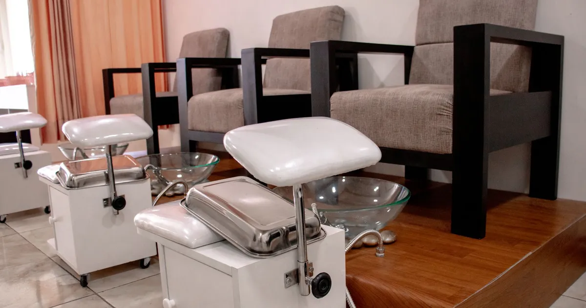 Empty chairs in a beauty salon — the cost of a no-show