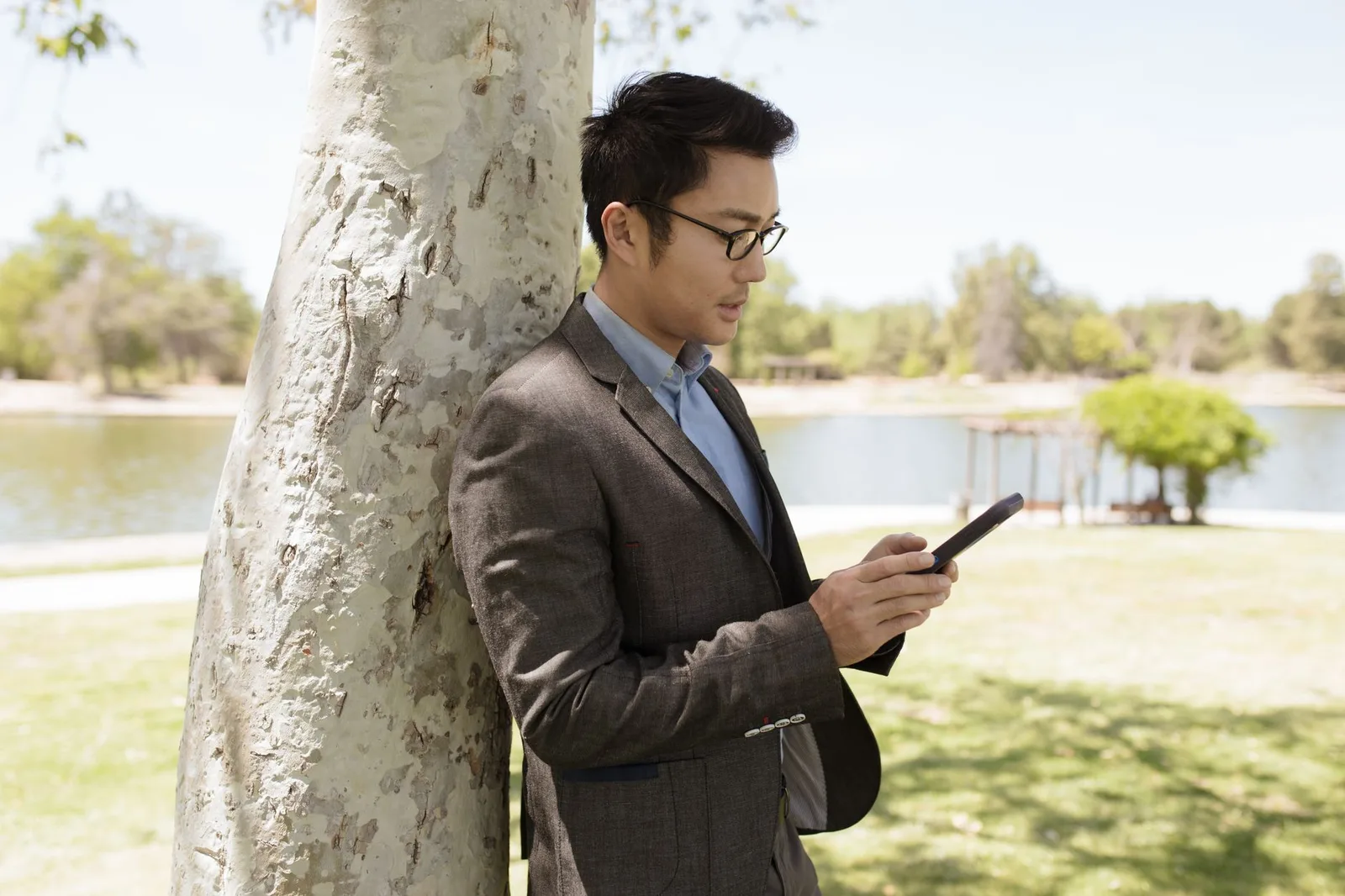 Person using a mobile phone to send appointment reminders